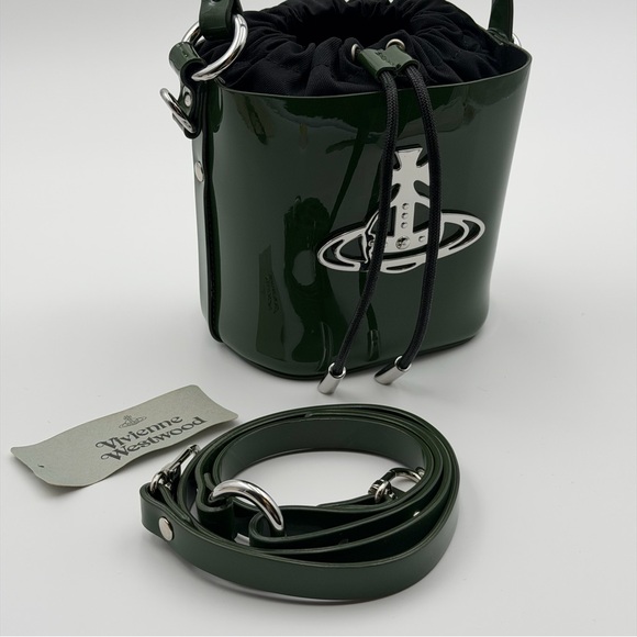 VIVIENNE WESTWOOD DAISY PATENT LEATHER BUCKET BAG – GREEN - Picture 5 of 9